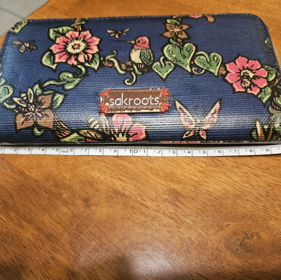 Sakroots wallet blue,red green, - Picture 10 of 10